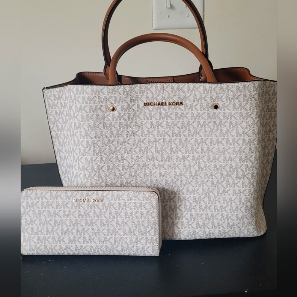 MK purse and wallet